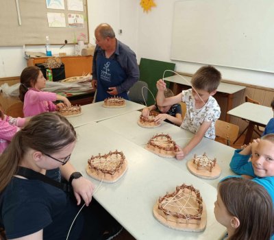 Év végi kézműves foglalkozások általános iskolákban